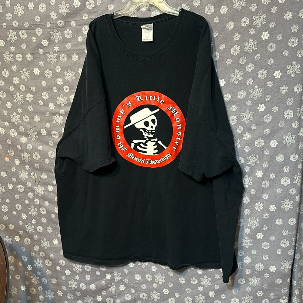 Social Distortion Gildan tee size 5 xl.